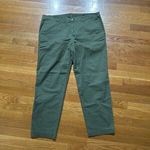 Faded Glory Petite Lightweight Crops